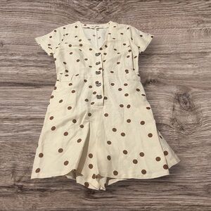 Moon River Linen Blend Polka Dot Short Sleeve V-Neck Short Romper S